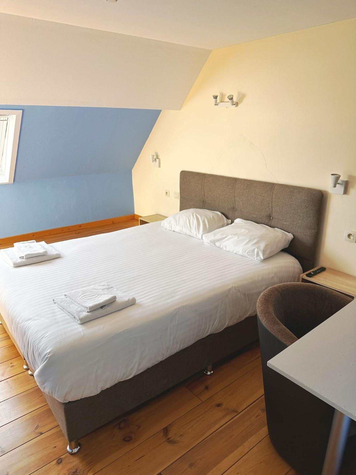 At-Pacific-Hotel Wavre Esterno foto